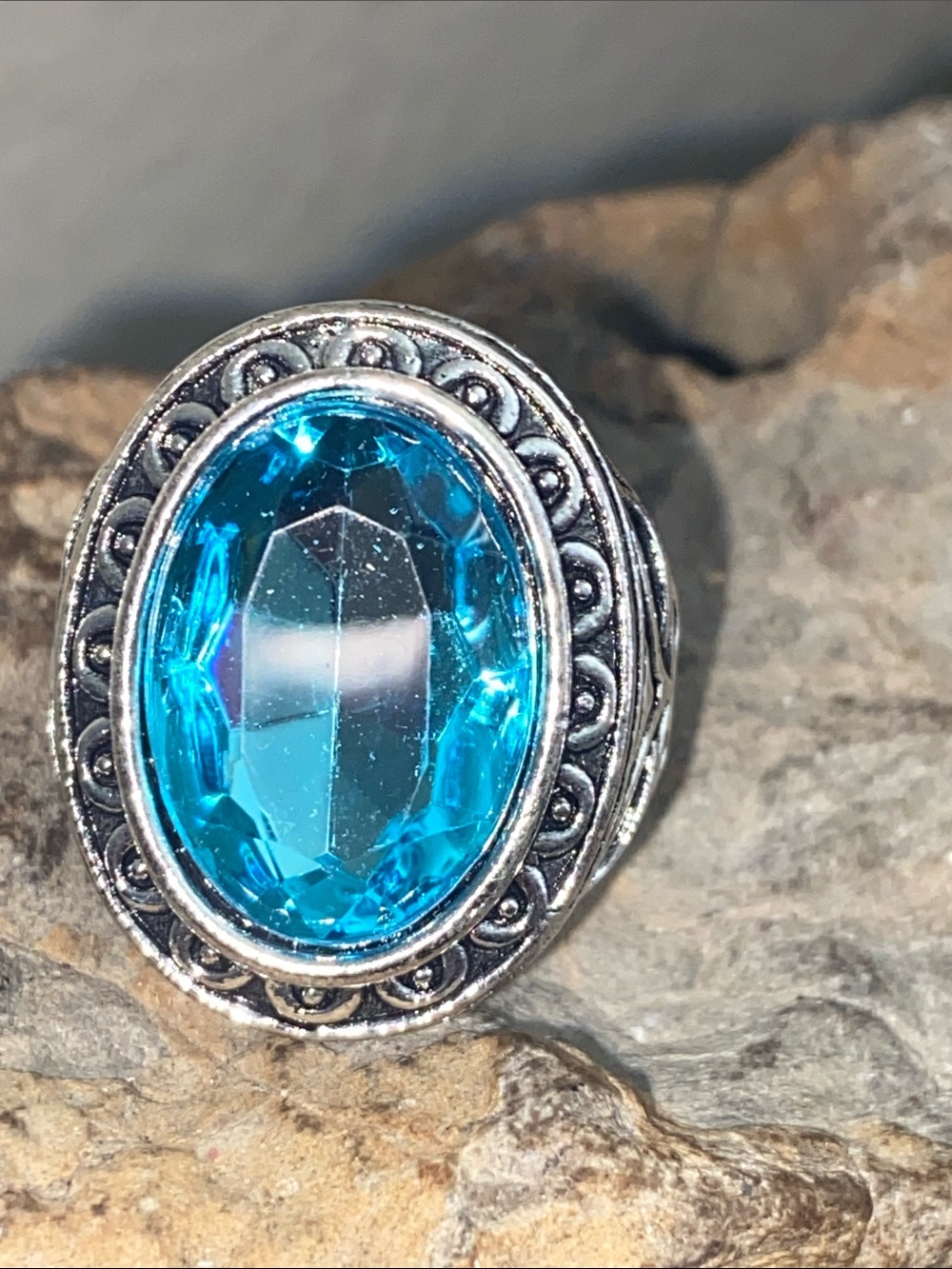 5/$10❤️❤️❤️NEW Silver Tone Zinc Alloy Faceted Acrylic Ring